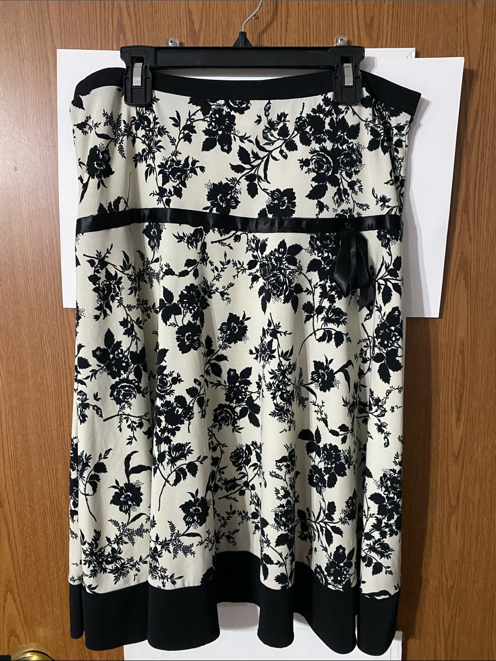 Body Central Black and White Floral A-Line Skirt